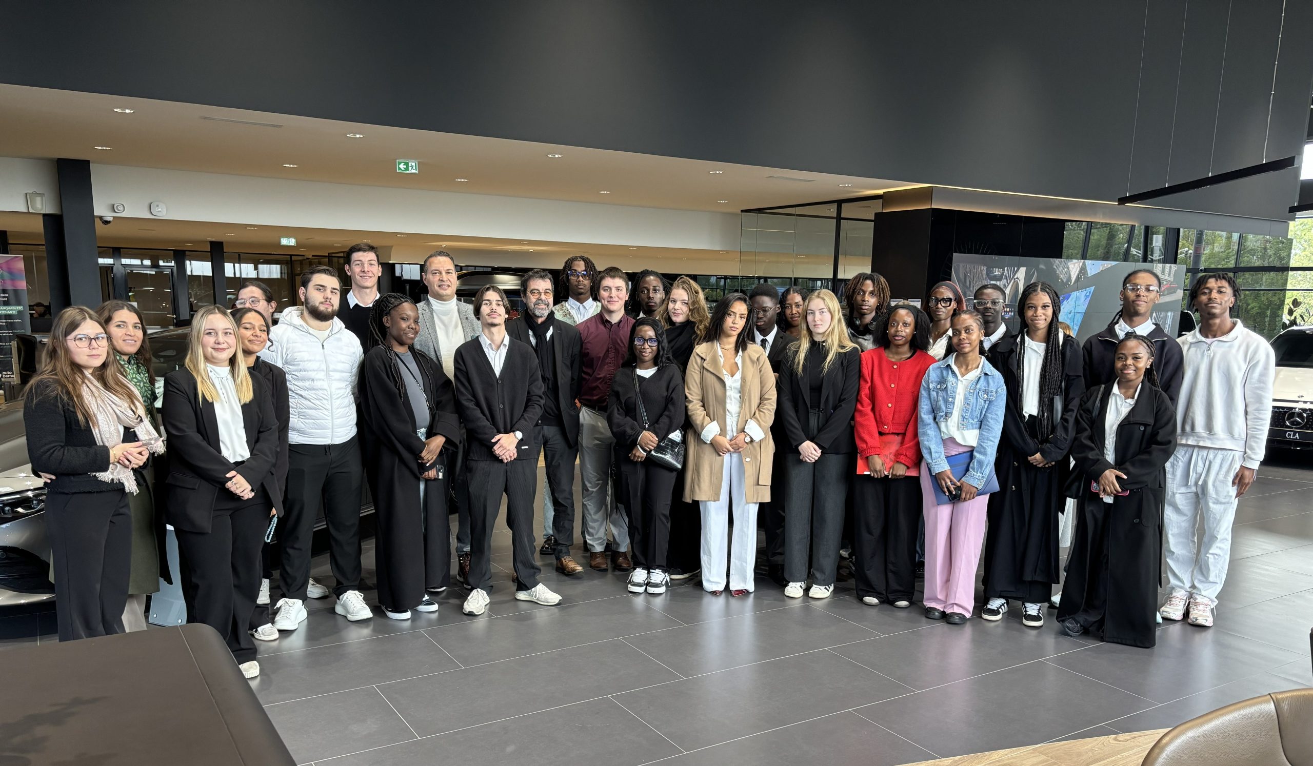 Immersion chez Mercedes-Benz : les étudiants découvrent l’excellence de la relation client